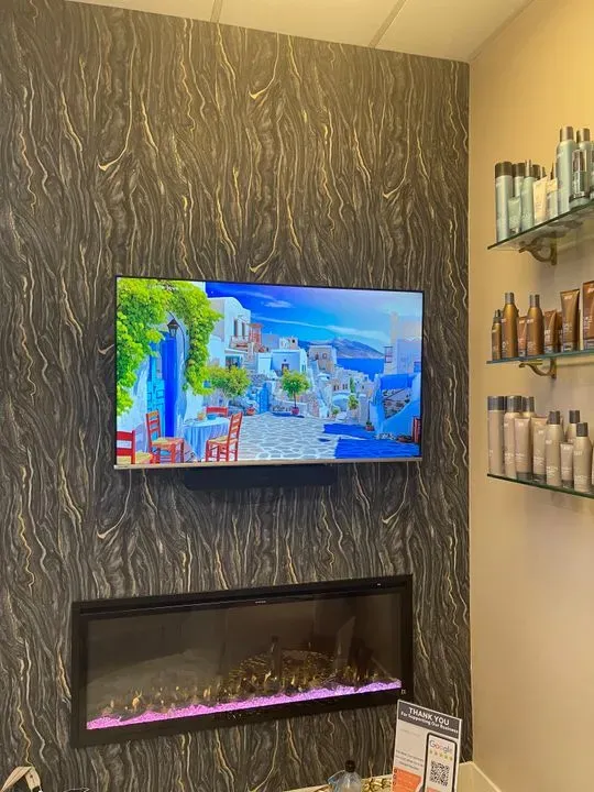https://cdn.salonspotlight.com/photos/joIRchPiJTO6TMe5SwrX/b387302d-36d8-4878-9ec7-bf9c0cad7841_720x720