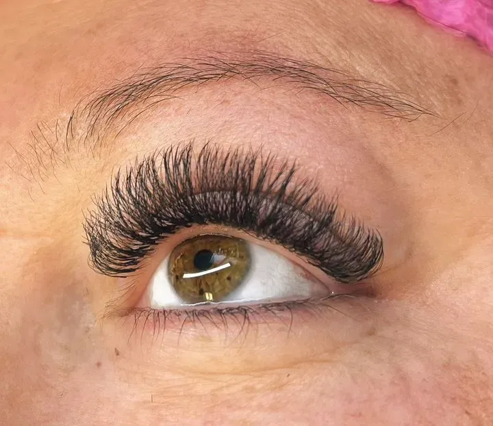 https://cdn.salonspotlight.com/photos/joUdOWoTDpWK5hTnKPxW/28532843-9fc4-4765-abd8-f75f5c6d5381_720x720