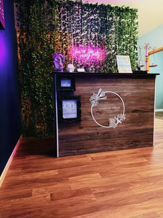 https://cdn.salonspotlight.com/photos/joUdOWoTDpWK5hTnKPxW/92d106bb-8dcb-4050-94c3-4da97c382255_720x720