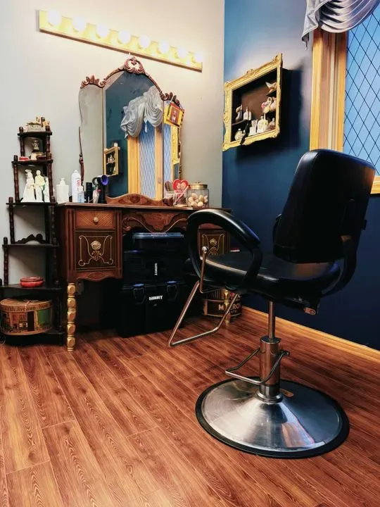 https://cdn.salonspotlight.com/photos/joUdOWoTDpWK5hTnKPxW/d8c84730-d733-49ac-bb9b-da40e4f1c658_720x720