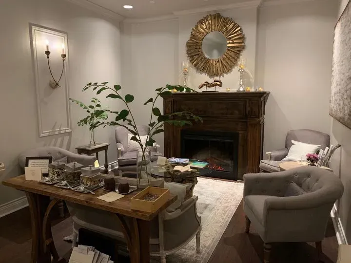 https://cdn.salonspotlight.com/photos/jonQ3376opy7R0X2eqid/1e298509-2d77-44c2-80de-780070f5b136_720x720