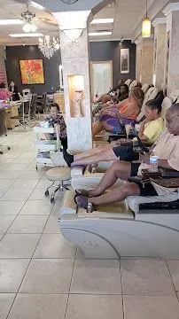 https://cdn.salonspotlight.com/photos/joyGi5WygOrjtvU0cXNW/2d120d78-1568-4ad4-9e3e-99ba6f5b1e99_720x720