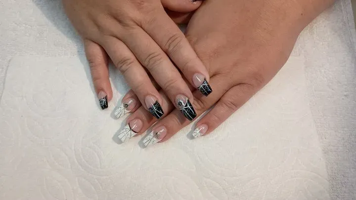 https://cdn.salonspotlight.com/photos/joyGi5WygOrjtvU0cXNW/6a7b5b1a-4393-4fdd-907c-420b93b6b282_720x720