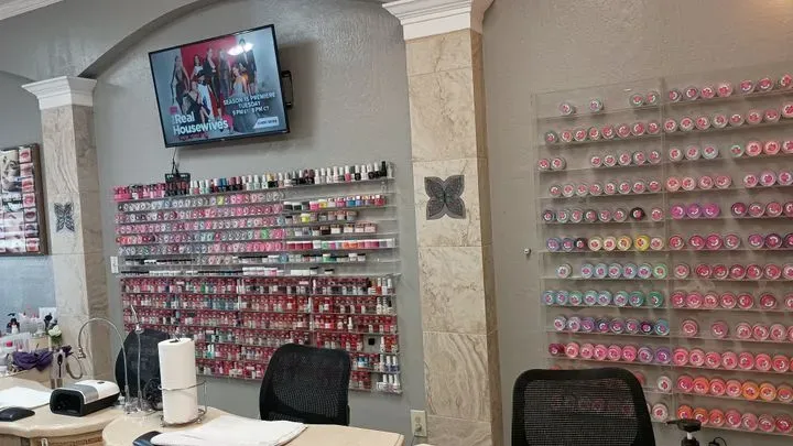 https://cdn.salonspotlight.com/photos/joyGi5WygOrjtvU0cXNW/6cd27530-1a6f-4b6c-b544-bd1ee8c4840b_720x720