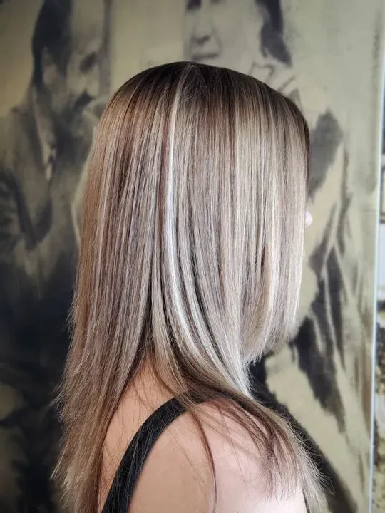 https://cdn.salonspotlight.com/photos/js9XartGBi9QGbdVRrNU/6deb0fb1-d81d-4410-badc-c352fd647ecd_720x720