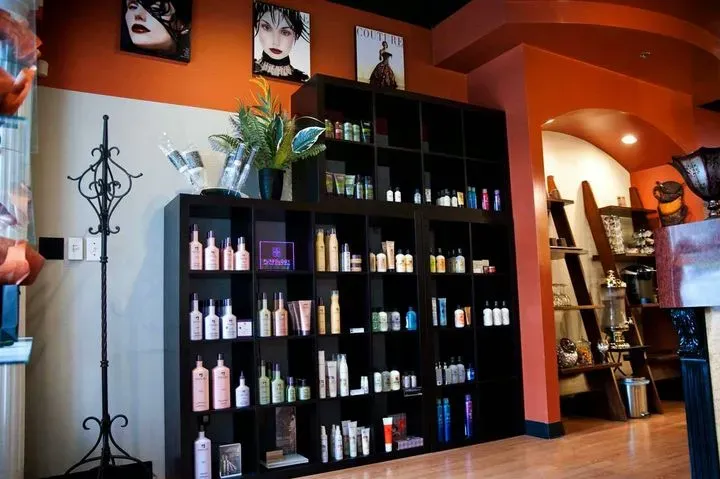 https://cdn.salonspotlight.com/photos/juC1gUsTw5brdpqC3doS/75814914-4c8f-4a8f-827e-ed539fd54409_720x720