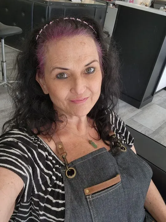 https://cdn.salonspotlight.com/photos/juQVBwxsEFA68pBWsyi9/20e67f61-f745-420c-a299-177a0effebb6_720x720