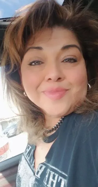 https://cdn.salonspotlight.com/photos/jvvHWsS9APk4hG12WaUw/84881fc6-4881-4683-9f16-c0f094831890_720x720