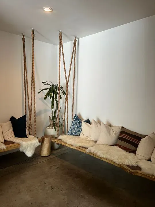 https://cdn.salonspotlight.com/photos/jw8s2WtUmmeXRCWf9Qz0/1a531875-3d4e-47d7-bba7-7afc943bd770_720x720