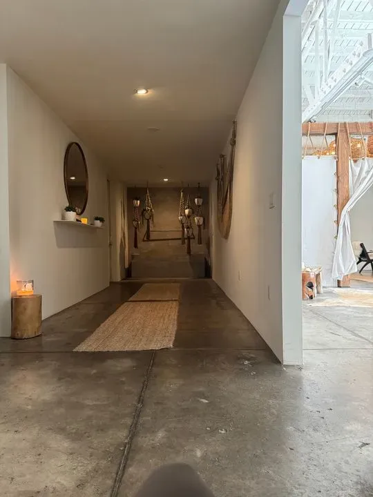 https://cdn.salonspotlight.com/photos/jw8s2WtUmmeXRCWf9Qz0/f9b38fef-e1f1-4cc5-8165-34ecdc996fbd_720x720