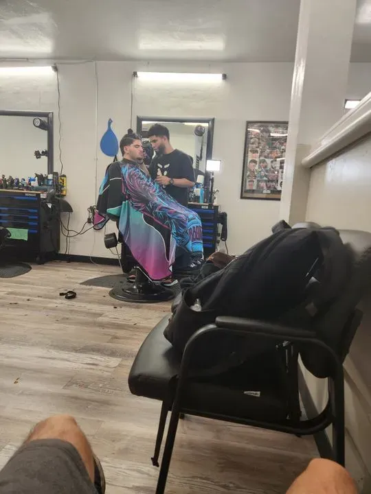 https://cdn.salonspotlight.com/photos/jwbz0a0ZOtX6FyD7uLbq/30ee4579-1a1c-4b82-a74c-0ce48ca2e2d1_720x720