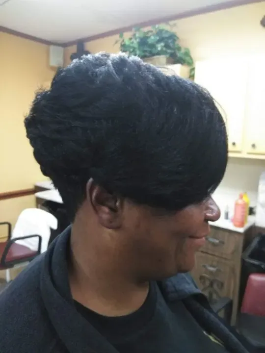 https://cdn.salonspotlight.com/photos/jzG5NQYugp0lltkZSAzh/a7029d40-a922-4927-a572-793eb67a42ec_720x720