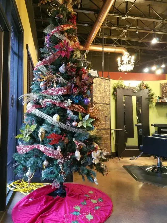https://cdn.salonspotlight.com/photos/jzICEXyhtJOx2kO2MhoJ/75aad5a0-baa9-4b42-9b38-8c5f9f65f869_720x720