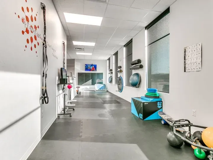https://cdn.salonspotlight.com/photos/k1Nm48eMW6wkc2qd9zVo/094d30cb-9311-4658-8fba-26d845b86db1_720x720