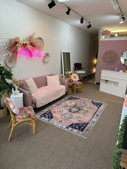 https://cdn.salonspotlight.com/photos/k1hDhAN3I5gy5tcqLctl/e570b1fc-2884-448a-a3e8-6d74c5bf0863_720x720