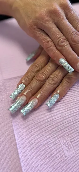 https://cdn.salonspotlight.com/photos/k2nXJjjurTCFkWbOQwjX/c7834aed-1c99-4884-a492-903eb3ea2f0c_720x720