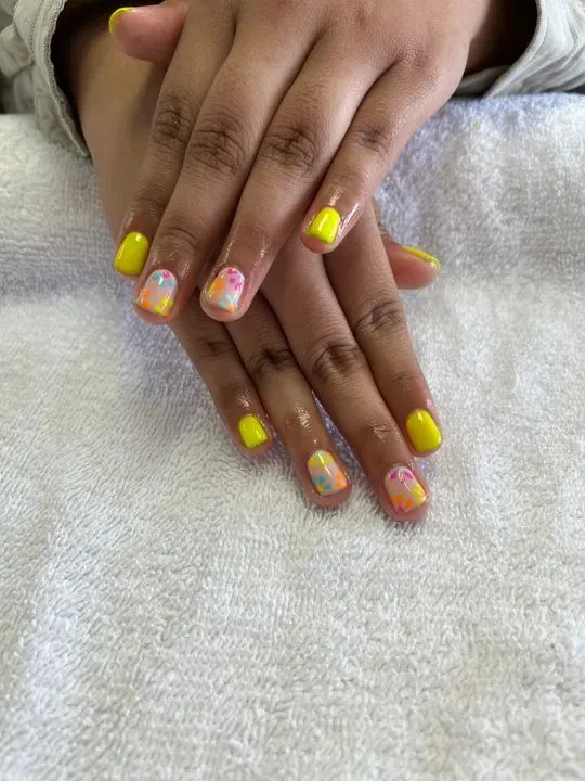 https://cdn.salonspotlight.com/photos/k2nXJjjurTCFkWbOQwjX/db360586-e22c-49c6-ad3c-d72bc5456875_720x720