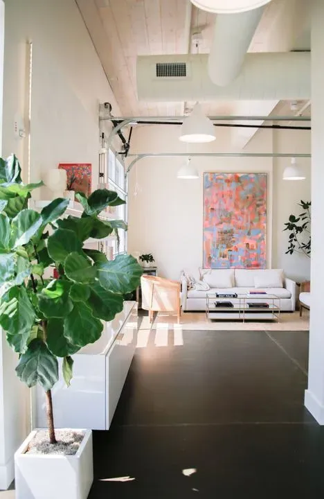 https://cdn.salonspotlight.com/photos/k42GFPkwwrQYKSbgDqAI/c6fb7639-3c79-4409-b6d3-92af0ed03c24_720x720