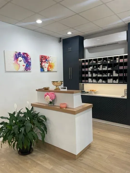 https://cdn.salonspotlight.com/photos/k5FDYBYZT5FCbZvyQ3Ro/faec8ffa-3fbf-49fc-80ed-9b15de09752d_720x720
