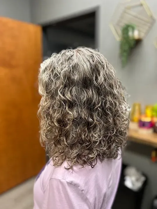 https://cdn.salonspotlight.com/photos/k5GXsoN2xxSzGoxz0BMS/19cce804-42fb-4d00-a562-f24f21016c85_720x720
