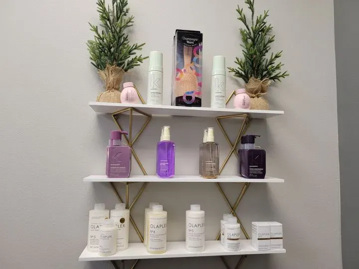 https://cdn.salonspotlight.com/photos/k5Pfle1PfCU27wFTAIVl/2df86bd4-1d79-40b4-b12e-1d2c6130b6eb_720x720