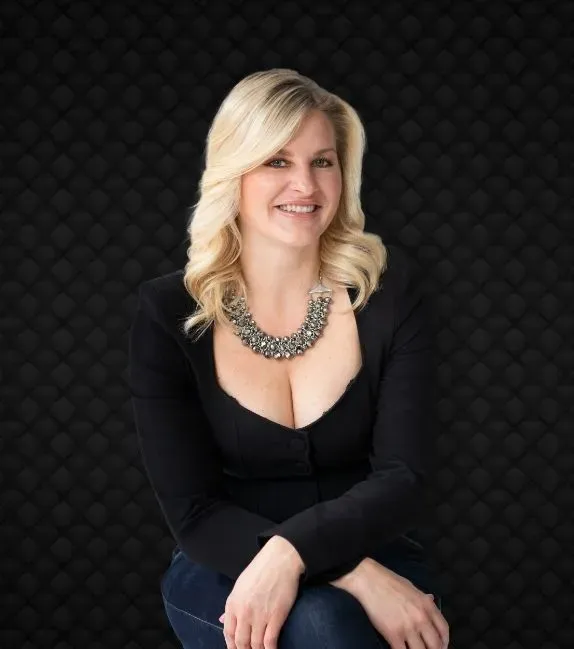 https://cdn.salonspotlight.com/photos/k5gkRw2geIMLxBJCYUw3/16a2213b-ace3-4e66-8bf5-0f6383be4a86_720x720