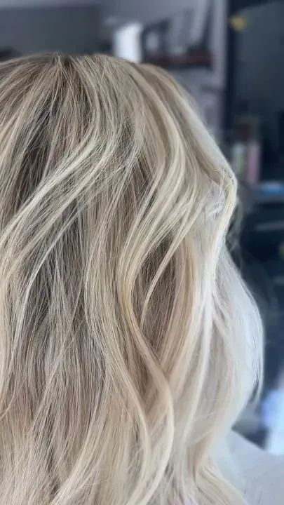 https://cdn.salonspotlight.com/photos/k6TNCL5tsOabQytEDuZg/1962dea8-a199-4fcf-8e1d-1518d83ac803_720x720