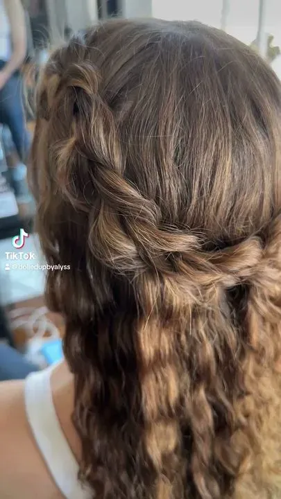 https://cdn.salonspotlight.com/photos/k6TNCL5tsOabQytEDuZg/ecd70636-f51c-4313-9121-95c325f8a13a_720x720