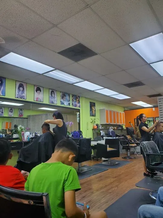 https://cdn.salonspotlight.com/photos/k7SS1u0LTS3XbQbuF3aI/5d3618f7-8588-47a7-99e6-a7836c805a0a_720x720
