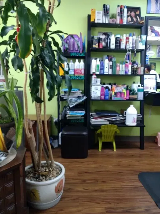 https://cdn.salonspotlight.com/photos/k7SS1u0LTS3XbQbuF3aI/84e63c3a-097d-4095-97bd-51a2d059e82d_720x720