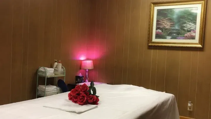 https://cdn.salonspotlight.com/photos/k7zDPMwtVwT9uJOQ4pkS/e03f2150-ab6d-4a84-82f0-2c47a470768d_720x720