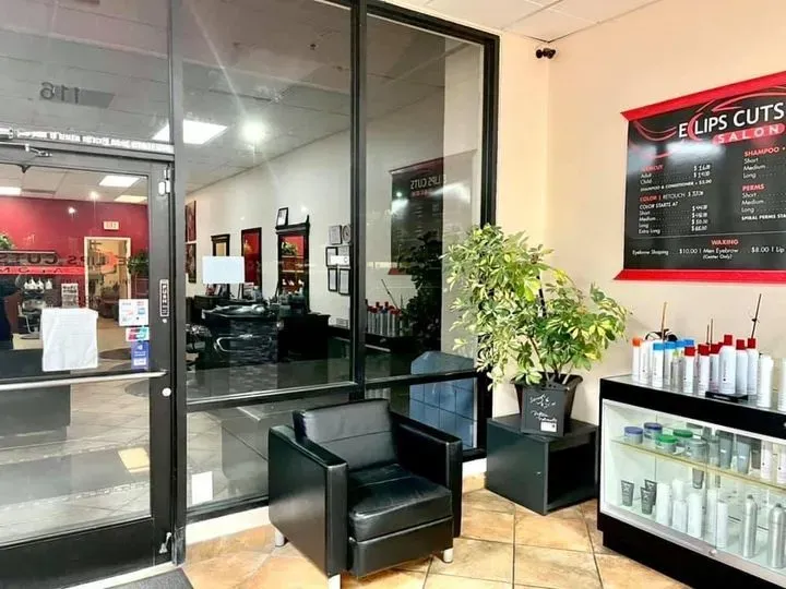 https://cdn.salonspotlight.com/photos/k8MX5niI6DSO8bO6SjNv/e0f30540-b2a8-4966-a4f9-3a1d28d81b1f_720x720