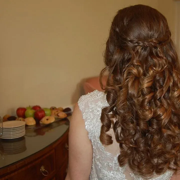 https://cdn.salonspotlight.com/photos/k8qaoX7rfe4st9p7abue/921300db-0665-4bc4-a6d4-c0dba56909a3_720x720