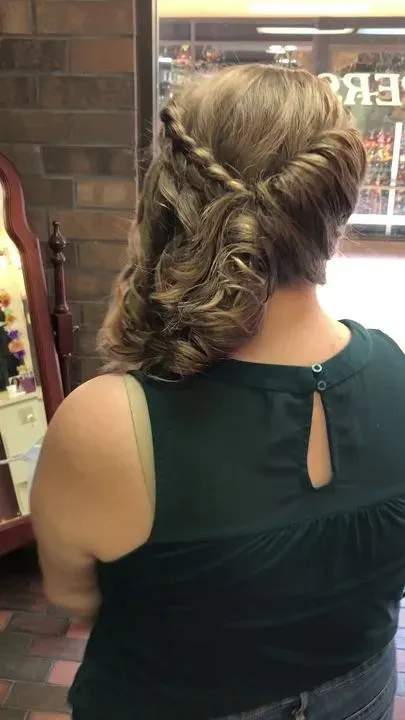 https://cdn.salonspotlight.com/photos/k8qaoX7rfe4st9p7abue/d7ec159d-896c-4cea-ab59-78efce6f06ad_720x720
