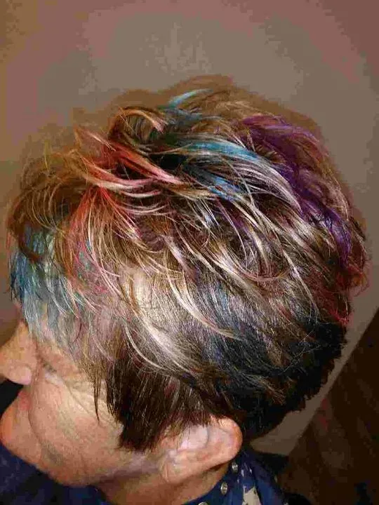 https://cdn.salonspotlight.com/photos/kB5UUkFe9JqiOSFneAJb/1494c919-5c8d-46d1-b487-0881c6403377_720x720