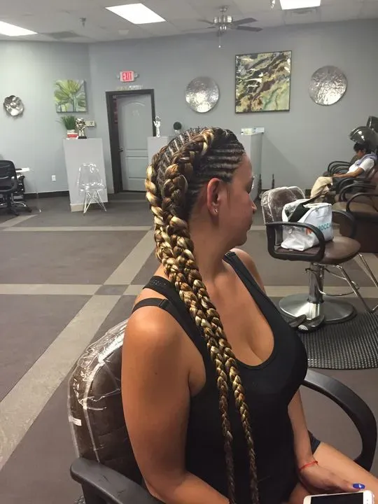 https://cdn.salonspotlight.com/photos/kCeBgbYZn749gUsZ9k47/b28096f0-eee2-462e-94ab-6ff4b04f7142_720x720