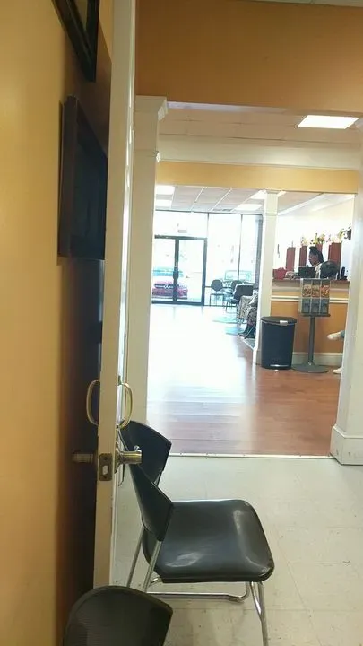 https://cdn.salonspotlight.com/photos/kCkxGbxn5xBSaAvDxbMr/4dc72452-dd6f-4cb4-93a7-83b10d4e661f_720x720