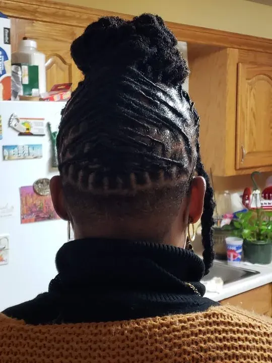 https://cdn.salonspotlight.com/photos/kCkxGbxn5xBSaAvDxbMr/7d58bb79-cdb5-4616-b9c6-854773d3d81c_720x720