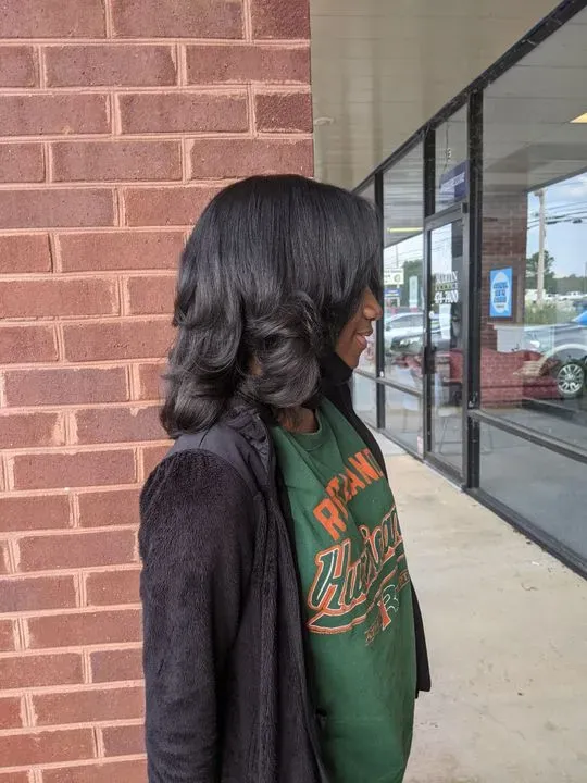 https://cdn.salonspotlight.com/photos/kCkxGbxn5xBSaAvDxbMr/f8e63dec-69fd-4f01-bb8b-20b8bcce807c_720x720