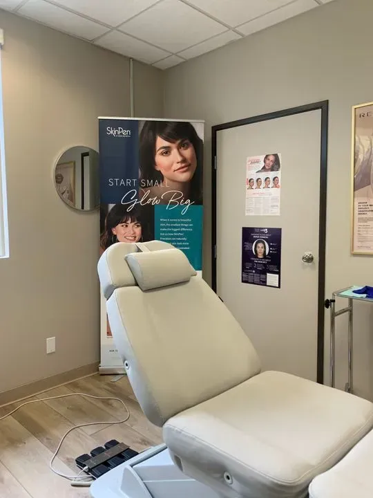 https://cdn.salonspotlight.com/photos/kDljytrs26qLmwTnYelE/fe99f660-281f-4d36-b447-c4a2d77cd244_720x720