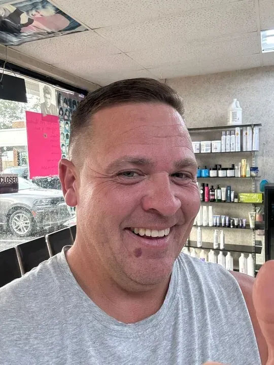 https://cdn.salonspotlight.com/photos/kFxTj2jXU5dqFrPK7y5j/382907ad-0930-4afb-b760-4c8365b540ca_720x720