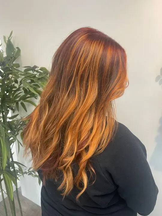 https://cdn.salonspotlight.com/photos/kGet78vETLb46ZIla7bm/0821fb6f-0efb-408b-a8b7-1f3e4c5f59ac_720x720