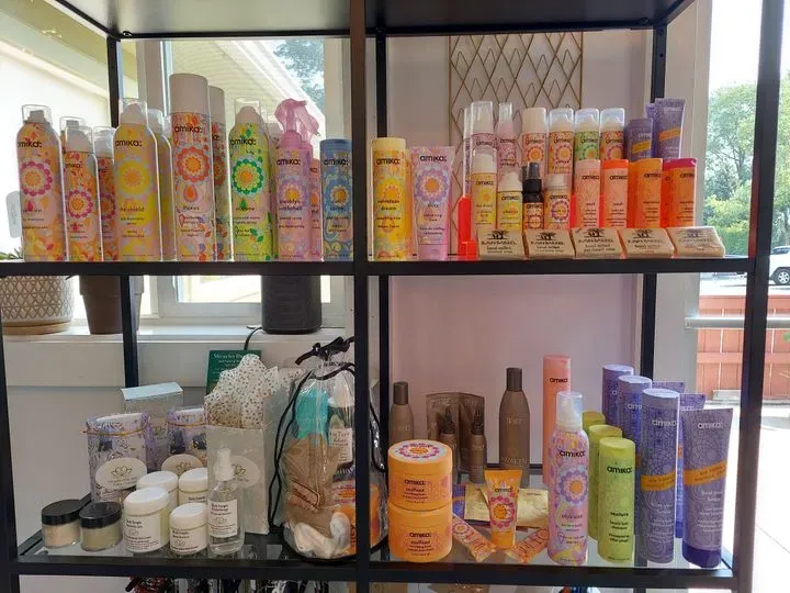 https://cdn.salonspotlight.com/photos/kH96ktBueYYp8BRgKTEb/77b1c1de-a982-4ebd-a55f-424fe361aa50_720x720