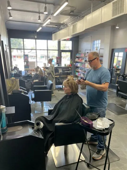 https://cdn.salonspotlight.com/photos/kIDiYTkV4duoIFz49kls/02a34fc1-1b28-418e-ad54-0a1af028628e_720x720