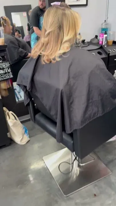 https://cdn.salonspotlight.com/photos/kIDiYTkV4duoIFz49kls/817f2732-6068-41f7-b304-e0102217e4e1_720x720