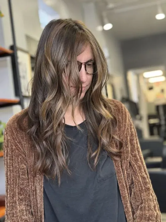 https://cdn.salonspotlight.com/photos/kIDiYTkV4duoIFz49kls/a750807f-9827-44db-b947-d2f51c5ebd9d_720x720