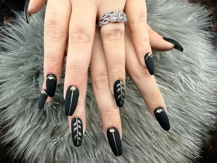 https://cdn.salonspotlight.com/photos/kJlAzWYeGEu3C4sCi28G/29e814c9-1ee3-47e2-8dcf-4b0eff9e2c1e_720x720