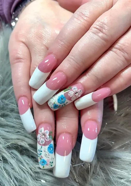 https://cdn.salonspotlight.com/photos/kJlAzWYeGEu3C4sCi28G/85df7c92-4578-4a6e-9a38-e0801e2a8c4e_720x720