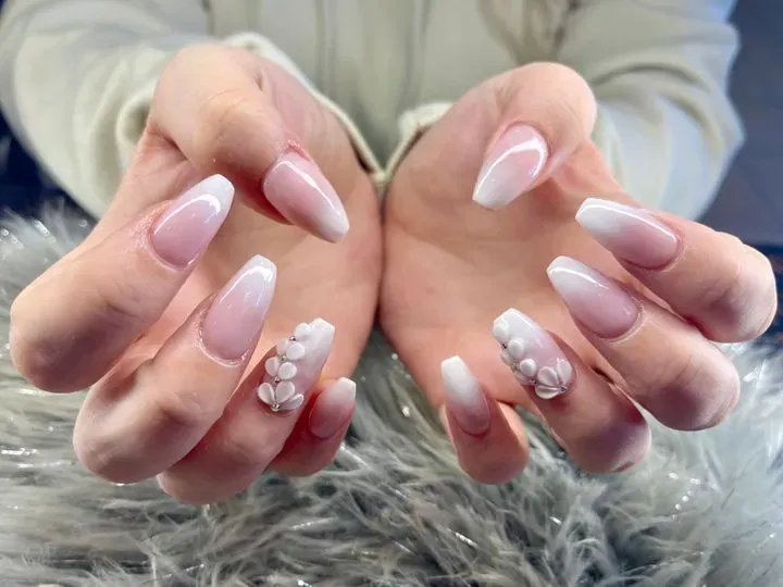 https://cdn.salonspotlight.com/photos/kJlAzWYeGEu3C4sCi28G/b023c202-b4c3-42f4-8ad2-5b92f3e2d4ed_720x720