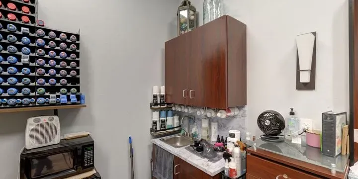 https://cdn.salonspotlight.com/photos/kLIR7yeyF41g6gmbHdcX/4d459878-e758-4a55-9352-0f04e1f5edbf_720x720